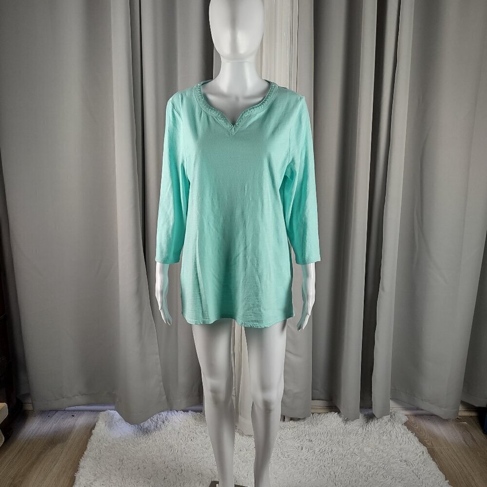 Chico's Women's Pastel Green 100% Cotton V-Neck Shirt Size 1 (= 8-10 Med) (NWT)